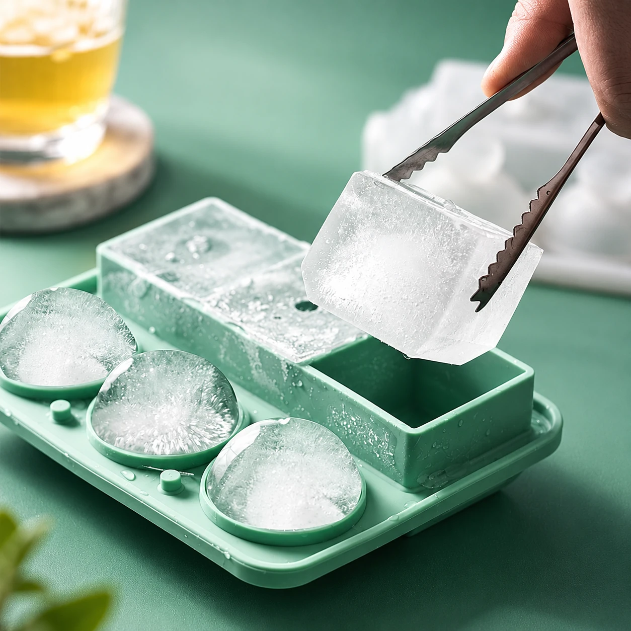 Removing ice from the mixed tray