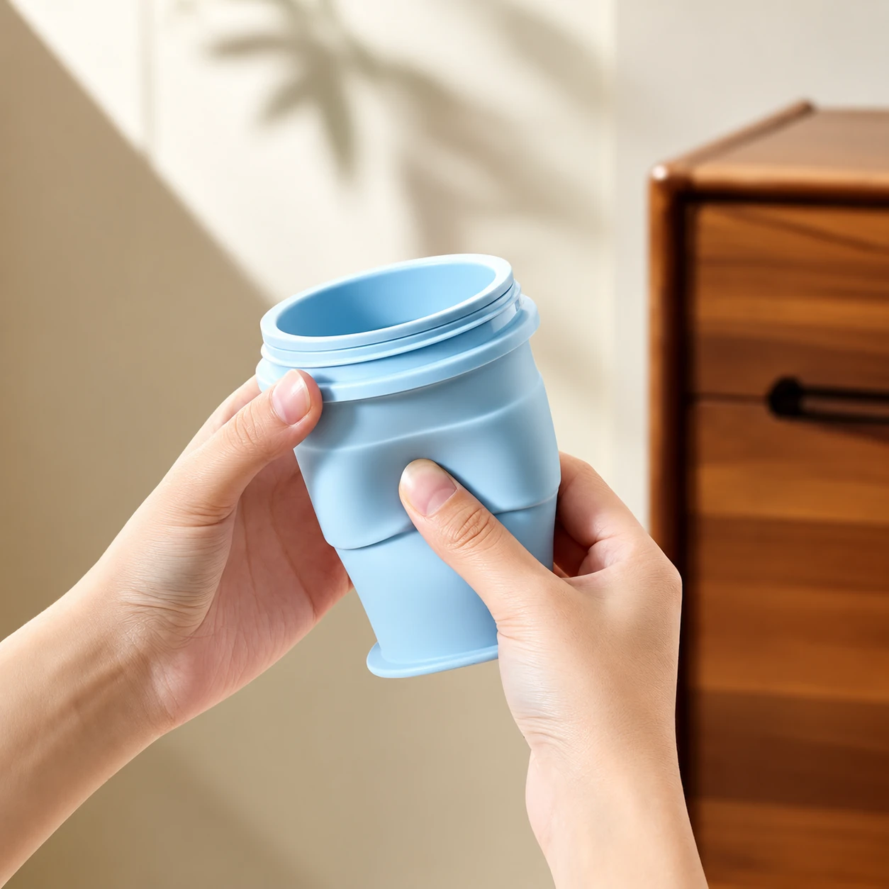 Flexible folding cup body