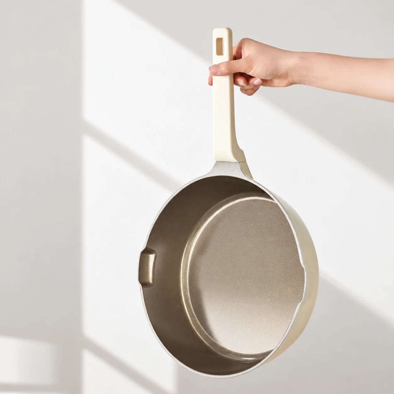 Ivory pan and handle profile
